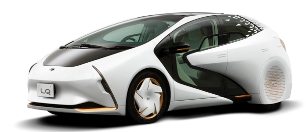 Toyota LQ snett framifrån. Ett V-format sidofönster och täckta bakhjul ger bilen ett futuristiskt utseende.