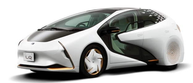 Toyota LQ snett framifrån. Ett V-format sidofönster och täckta bakhjul ger bilen ett futuristiskt utseende.