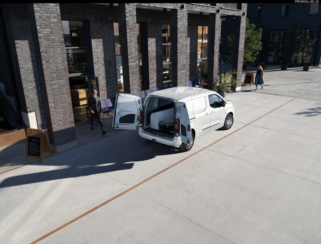 Rear wing doors for easy loading