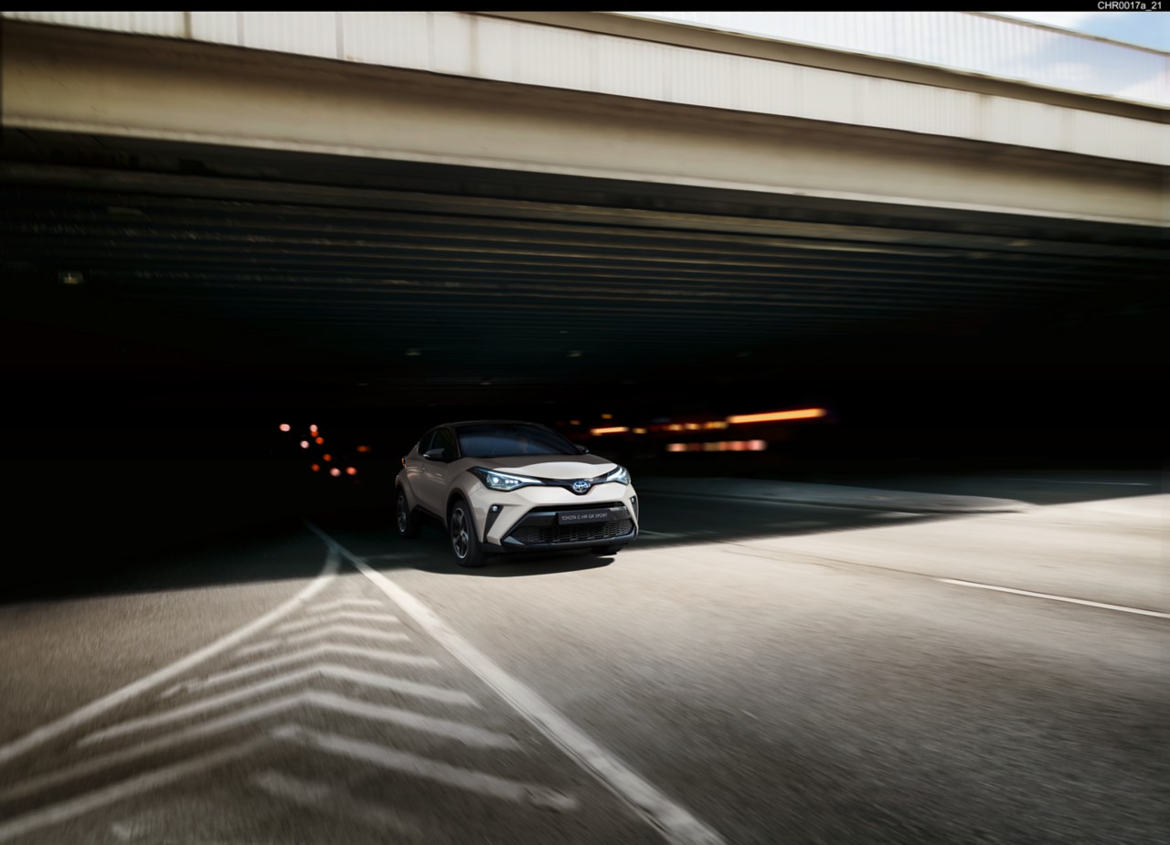 Model shown is Hybrid C-UERO in bi-tone orange with black roof (2TC )	