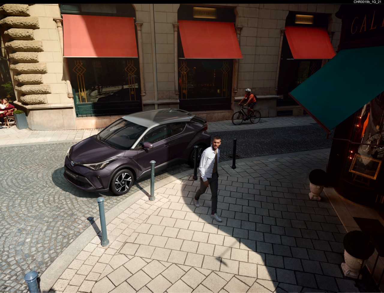Model shown is Hybrid C-UERO in bi-tone orange with black roof (2TC )	