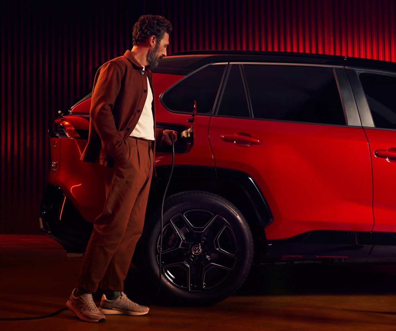 TOY_RAV4_GRS_2023_HUB_ATT_CON_IMG_BANK_12_PHEV